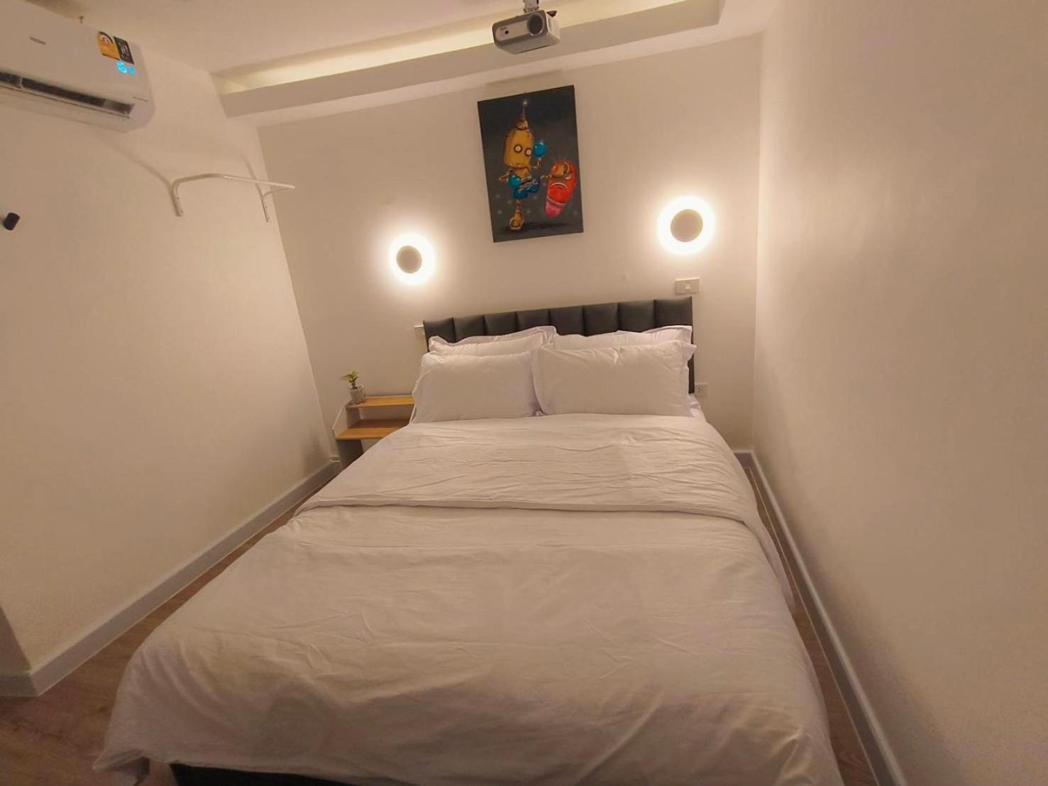 The White Den Sukhumvit 44 Bangkok Exterior foto